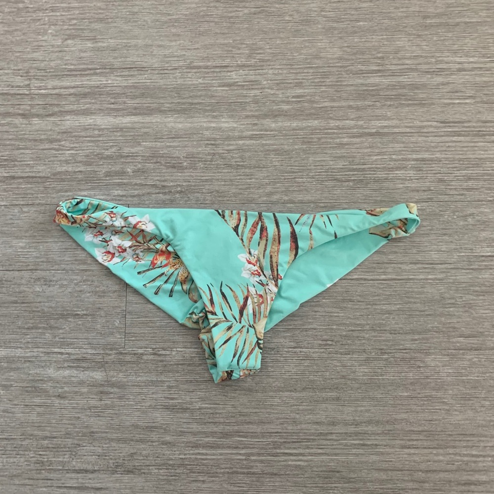 VITAMIN A Tropical Print Bikini Bottoms Size Large